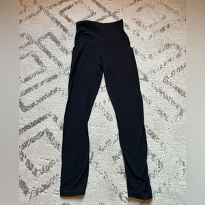 LULULEMON BLACK ATHLETIC LEGGINGS WITH SIDE POCKETS SIZE 4